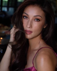 Read more about the article Beautiful Stunning Solenn Heussaff Photos Featured on HOT51