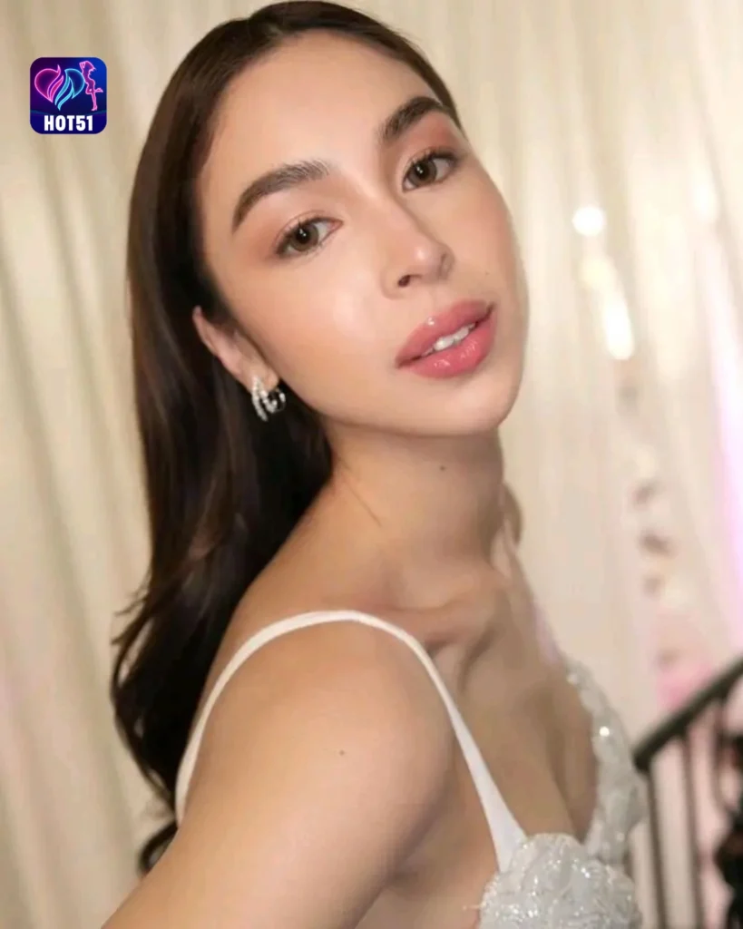 Beautiful Julia Barretto Photos on HOT51 Platform 