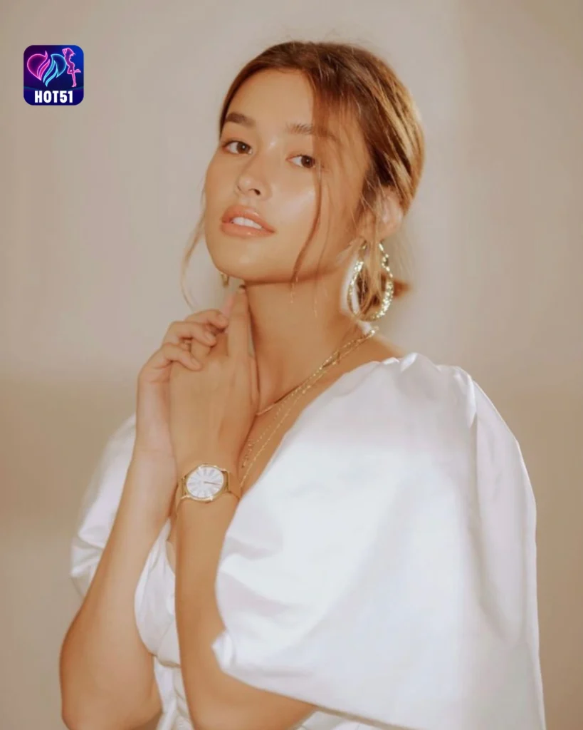  Beautiful Liza Soberano Photos on HOT51 Platform 