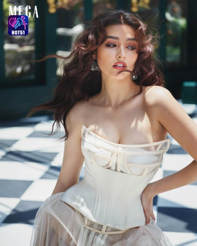  Beautiful Liza Soberano Photos on HOT51 Platform 