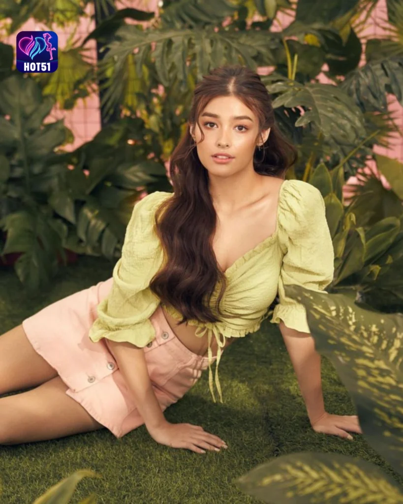  Beautiful Liza Soberano Photos on HOT51 Platform 