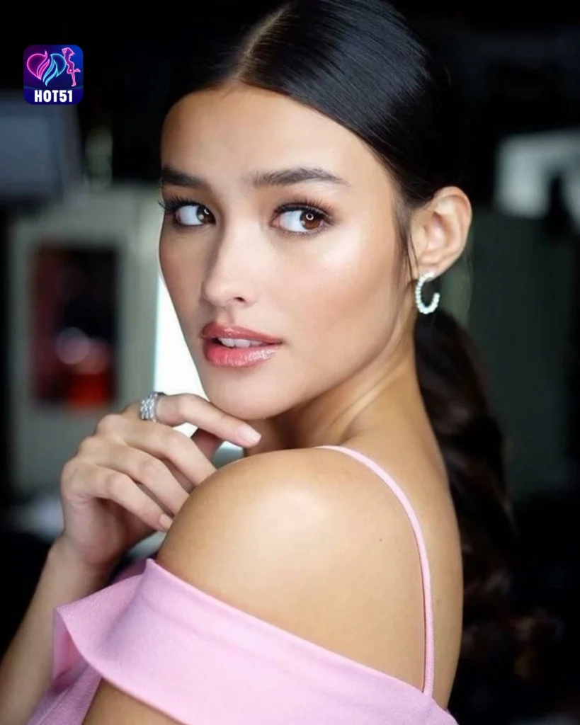 Beautiful Liza Soberano Photos on HOT51 Platform