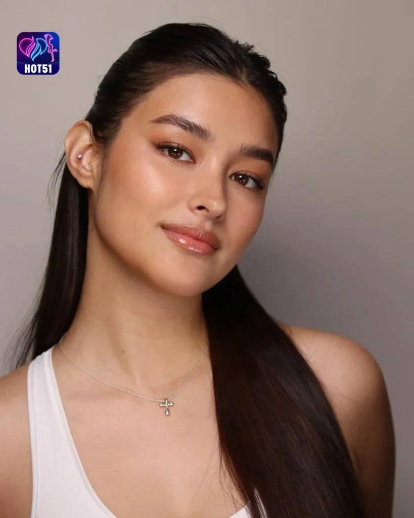  Beautiful Liza Soberano Photos on HOT51 Platform 