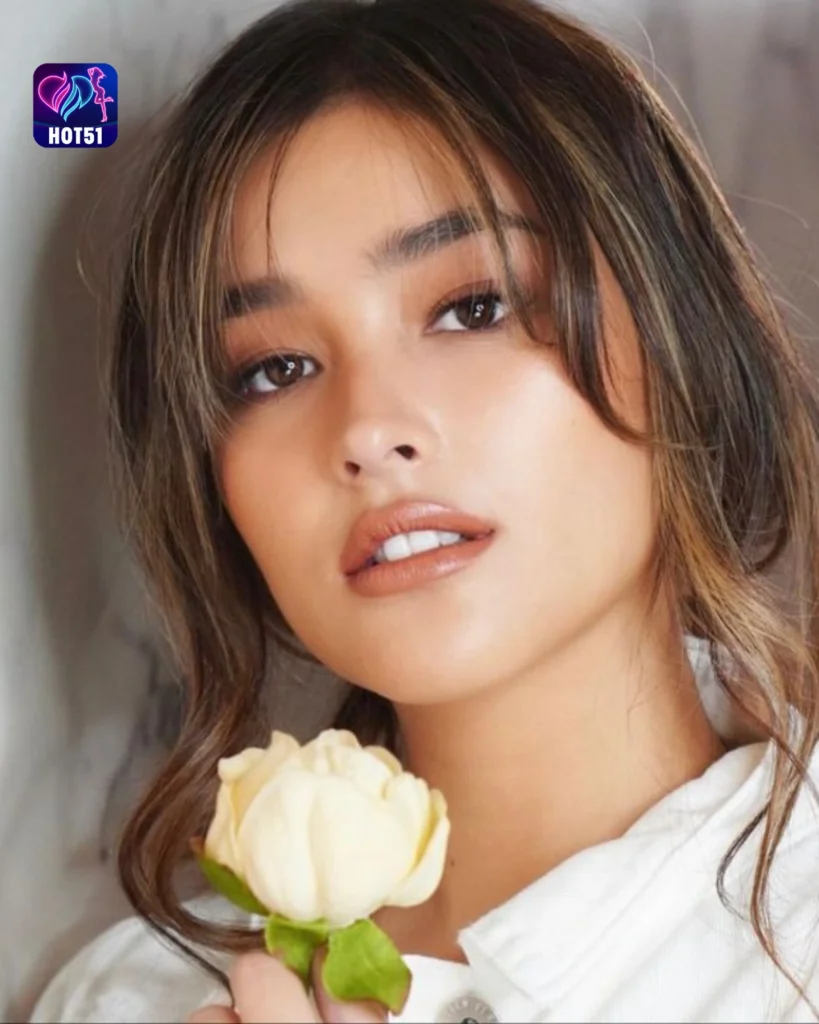 Beautiful Liza Soberano Photos on HOT51 Platform