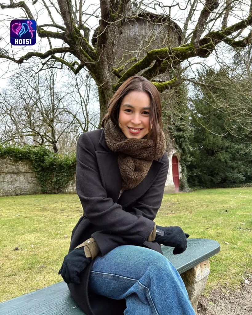  Julia Barretto's Stunning Photos on HOT51 Platform