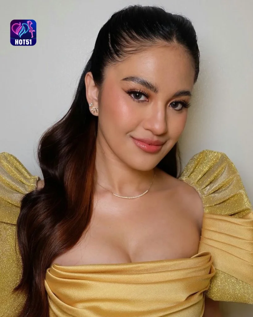  Julie Anne’s Gorgeous Photos on HOT51 Platform 