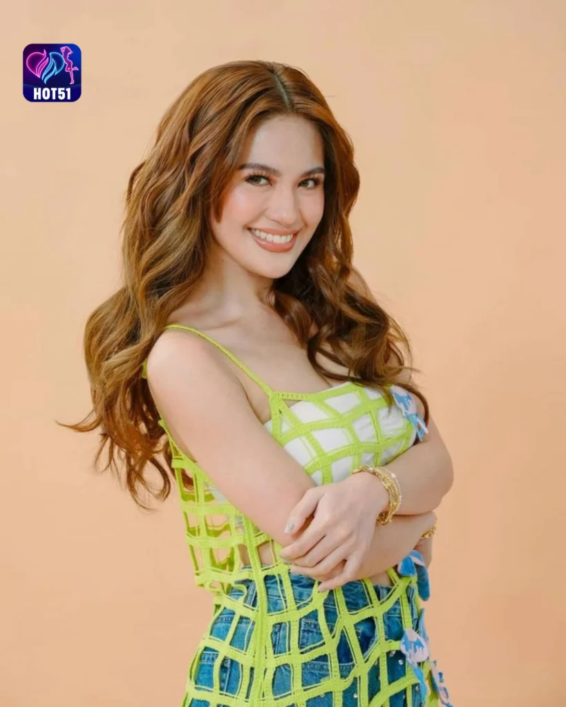  Julie Anne’s Gorgeous Photos on HOT51 Platform 