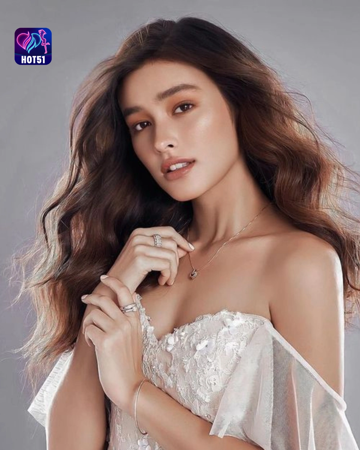You are currently viewing Beautiful Liza Soberano Stunning Photos on HOT51 Platform