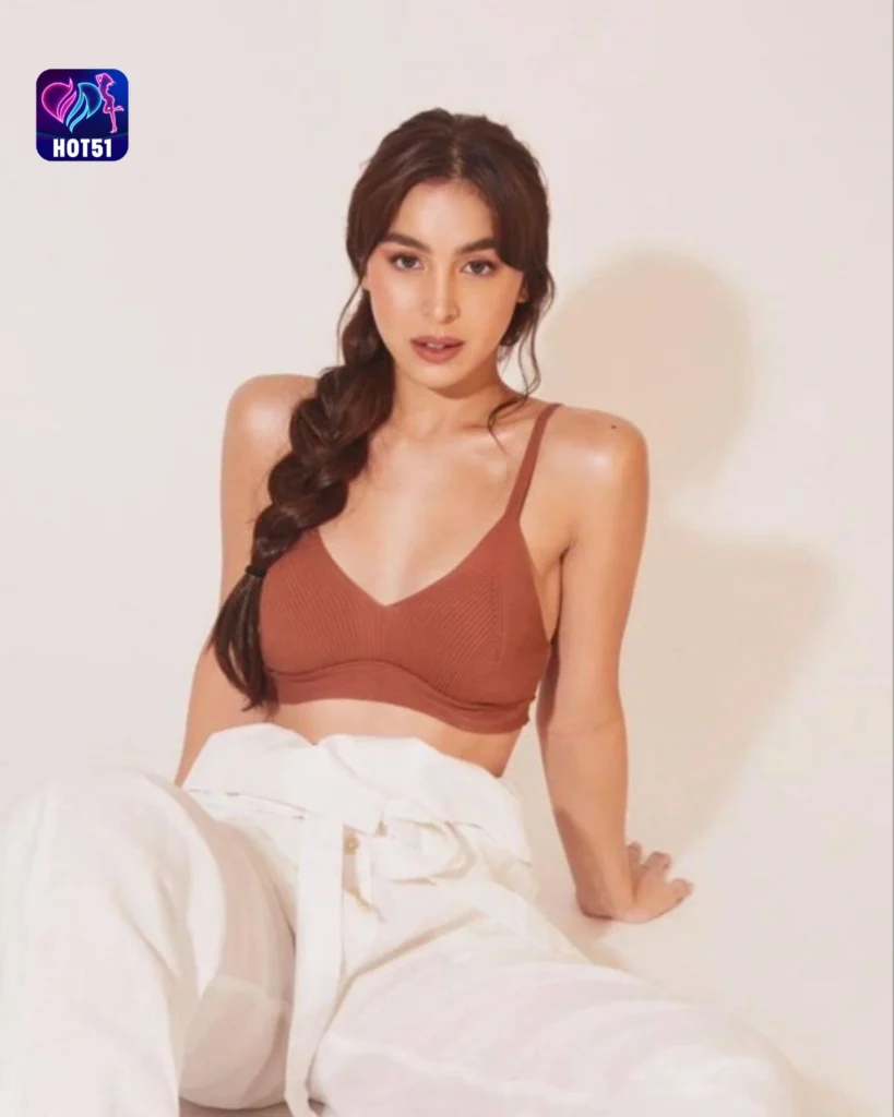  Magagandang Larawan ni Julia Barretto sa HOT51 Platform