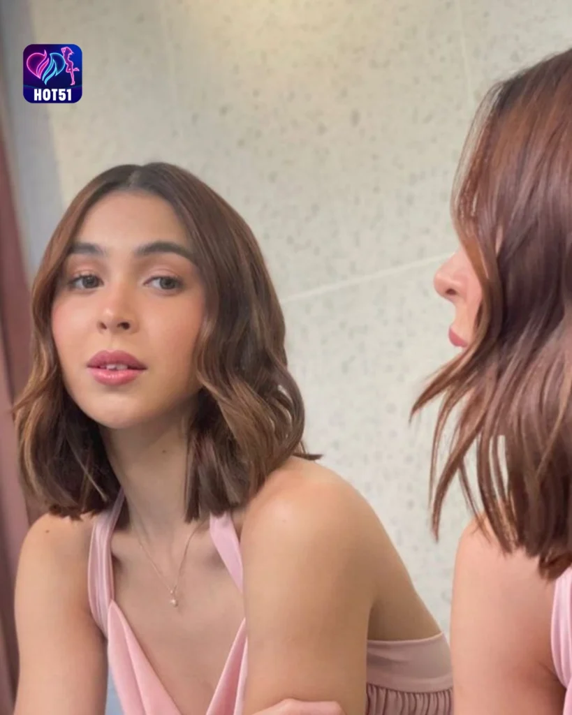  Magagandang Larawan ni Julia Barretto sa HOT51 Platform