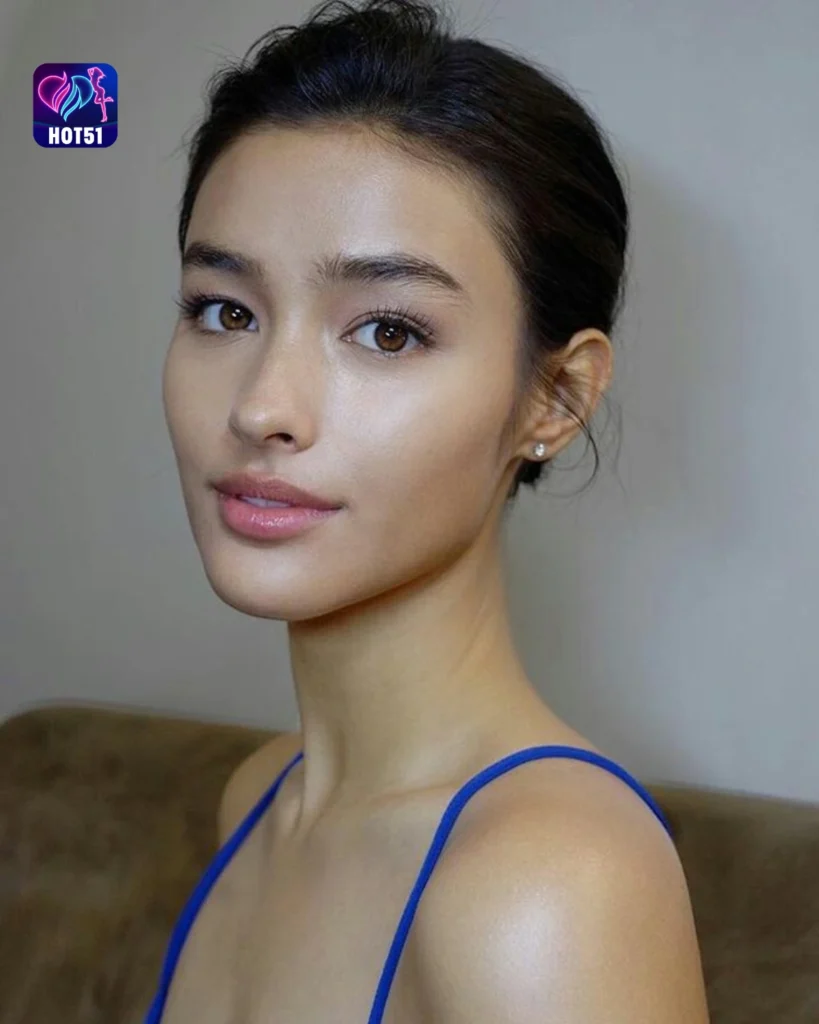 Magagandang Larawan ni Liza Soberano sa HOT51 Platform