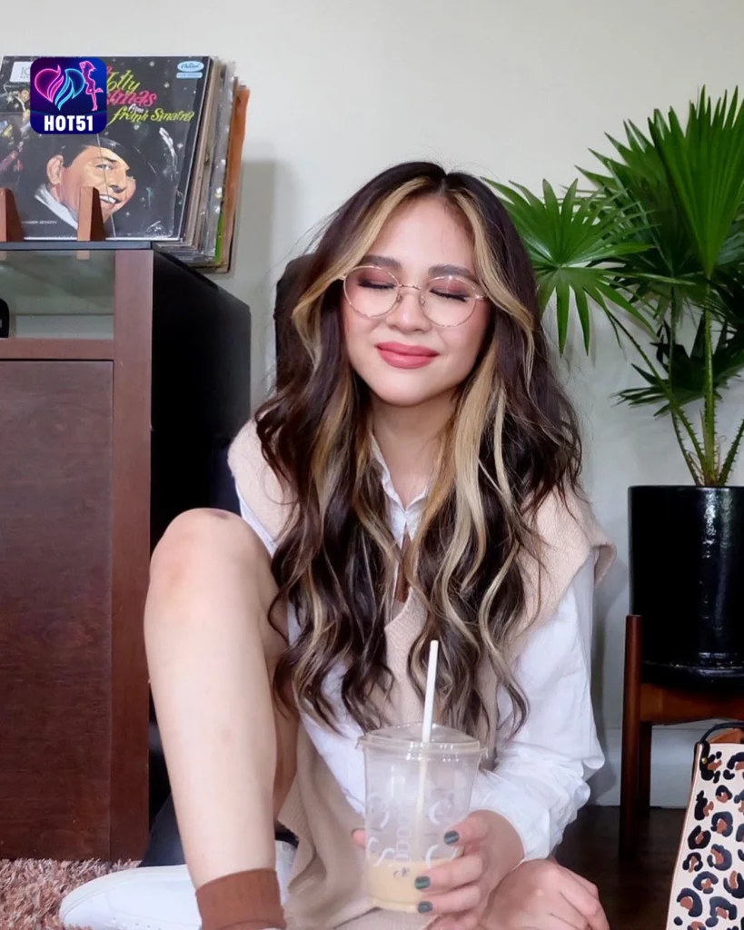 Mga Magagandang Larawan ni Janella Salvador sa HOT51 Platform