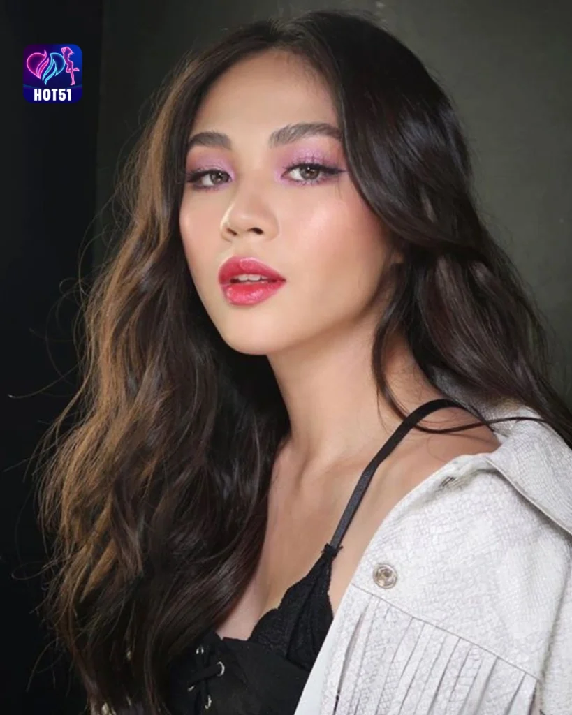 Mga Magagandang Larawan ni Janella Salvador sa HOT51 Platform