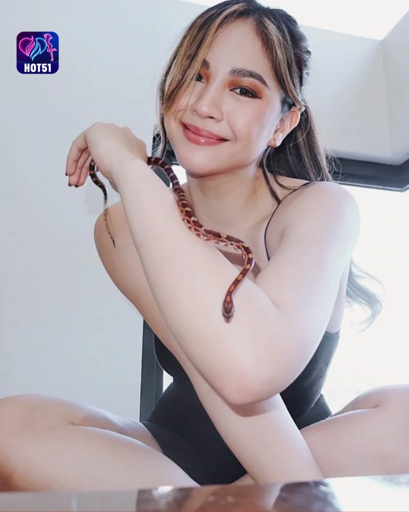 Mga Magagandang Larawan ni Janella Salvador sa HOT51 Platform