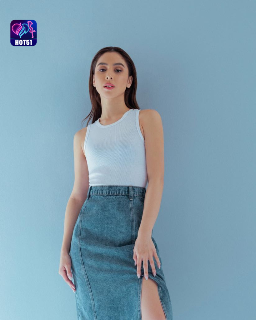  Mga Magagandang Larawan ni Julia Barretto sa HOT51 
