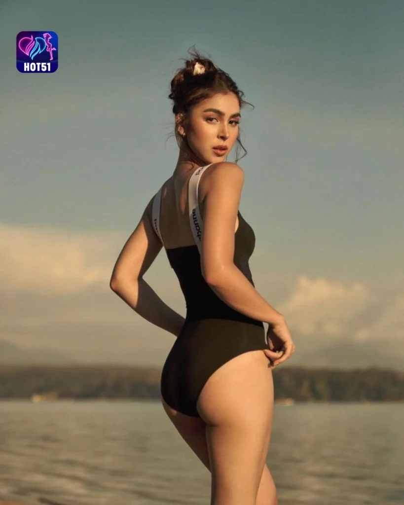  Mga Magagandang Larawan ni Julia Barretto sa HOT51