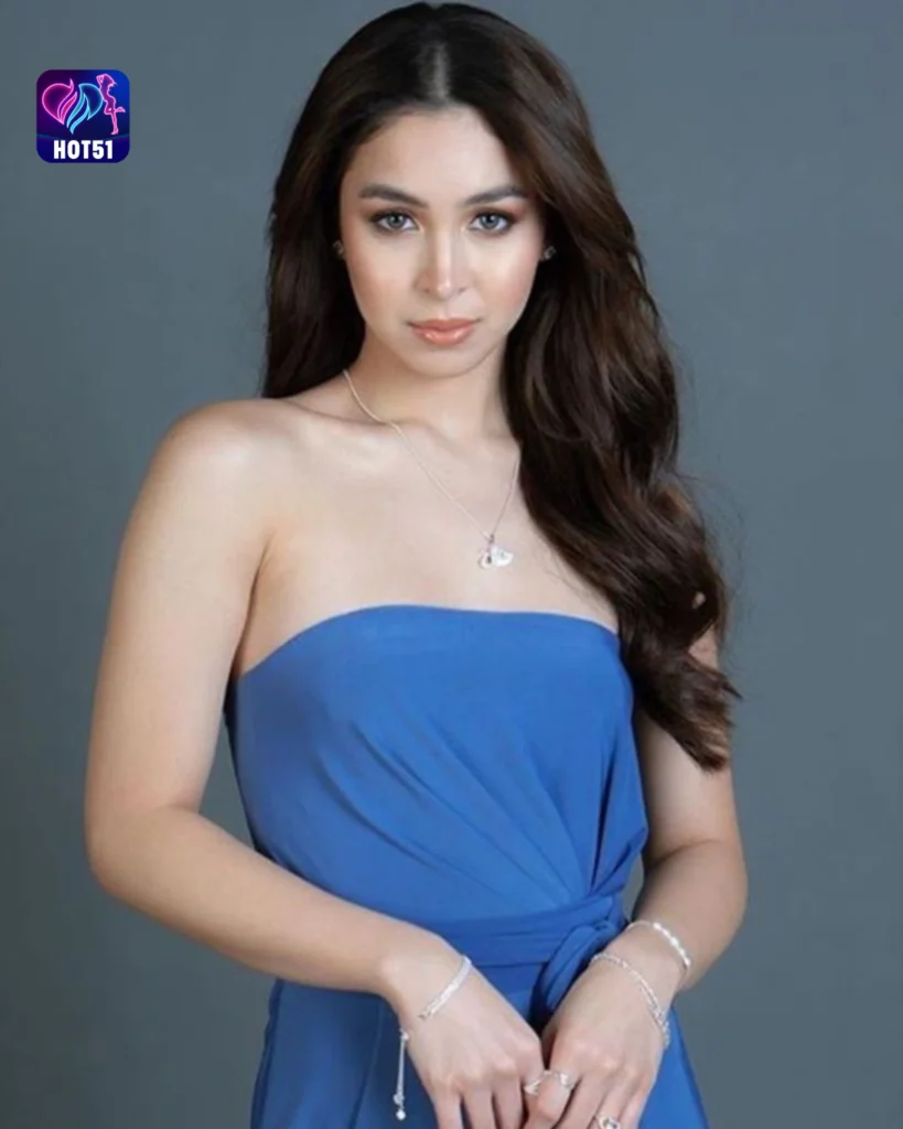  Mga Magagandang Larawan ni Julia Barretto sa HOT51