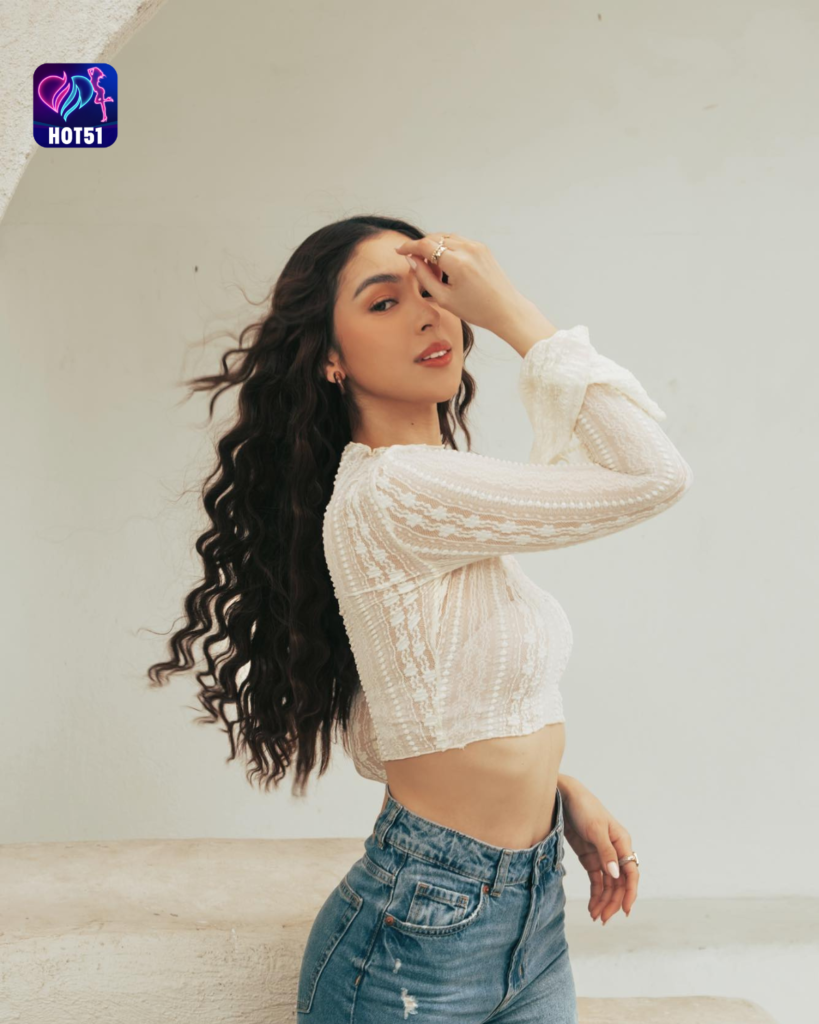  Mga Magagandang Larawan ni Julia Barretto sa HOT51 