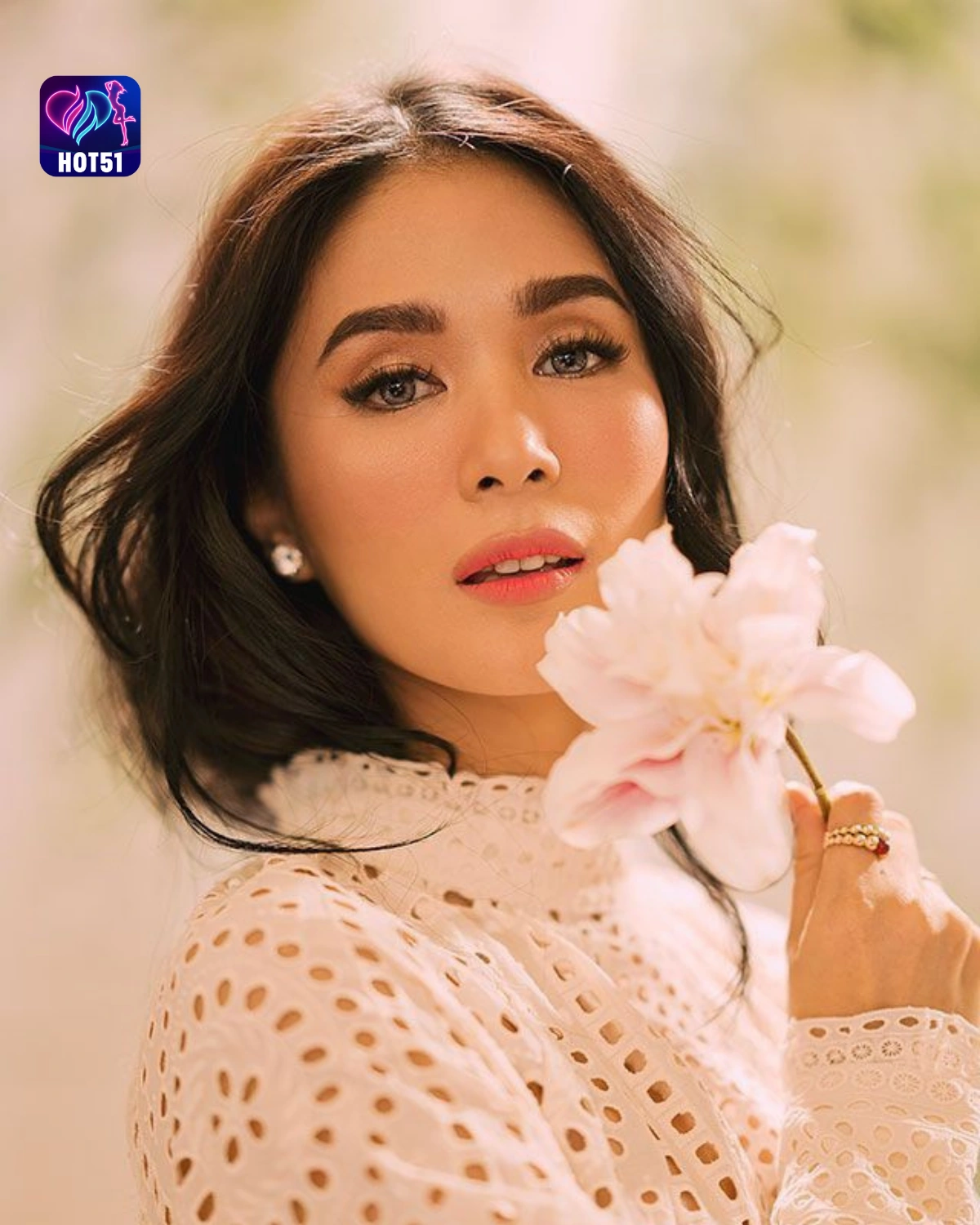 Read more about the article Beautiful Stunning Heart Evangelista Photos on HOT51 Platform