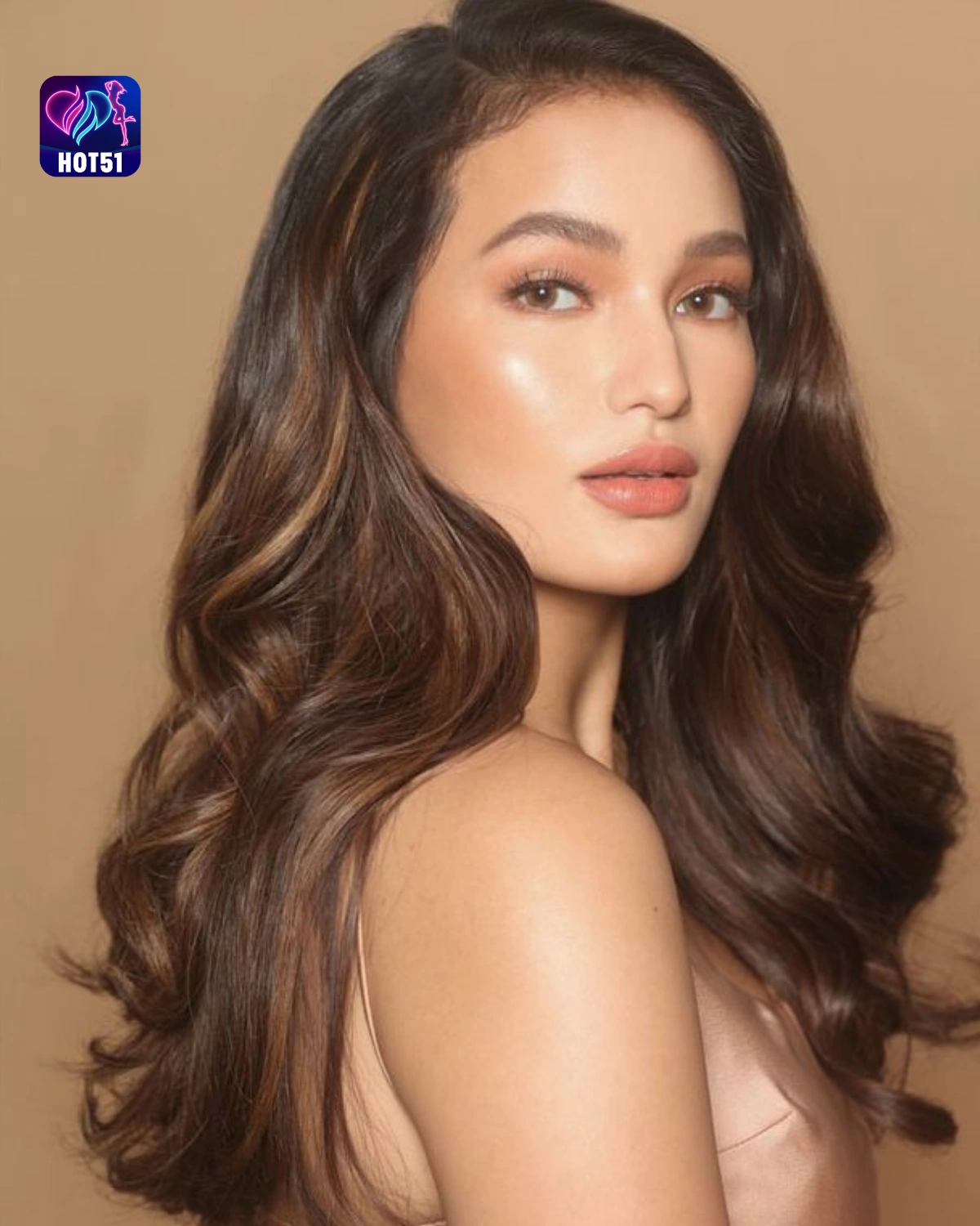 Read more about the article Beautiful Stunning Sarah Lahbati Photos on HOT51 Platform