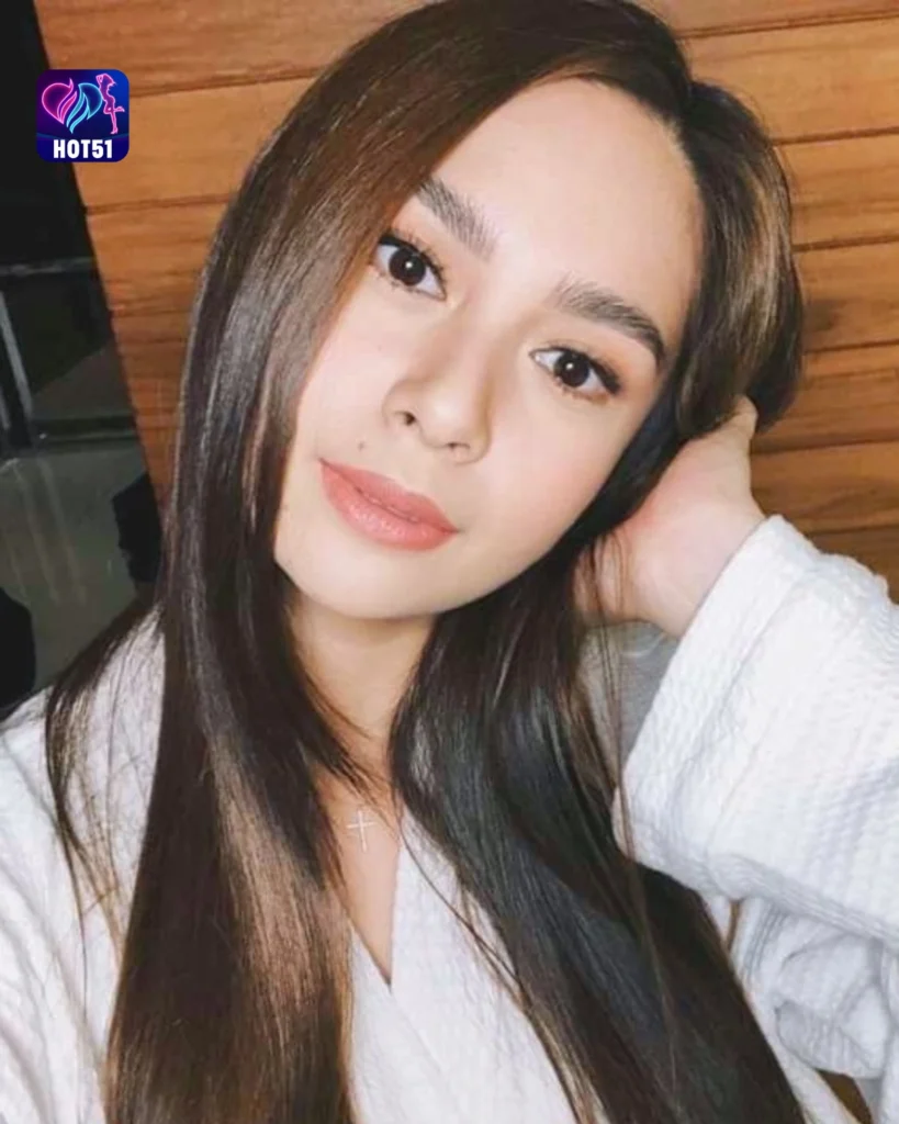 Yen Santos Stunning Photos on HOT51 Live Platform