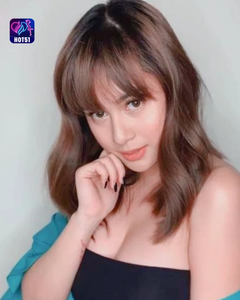 Yen Santos Stunning Photos on HOT51 Live Platform